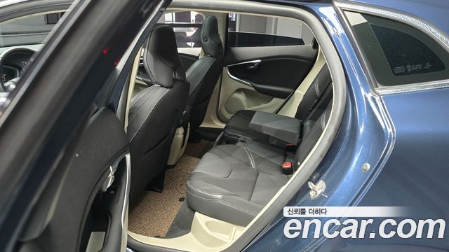 Volvo V40 2014 — photo 12