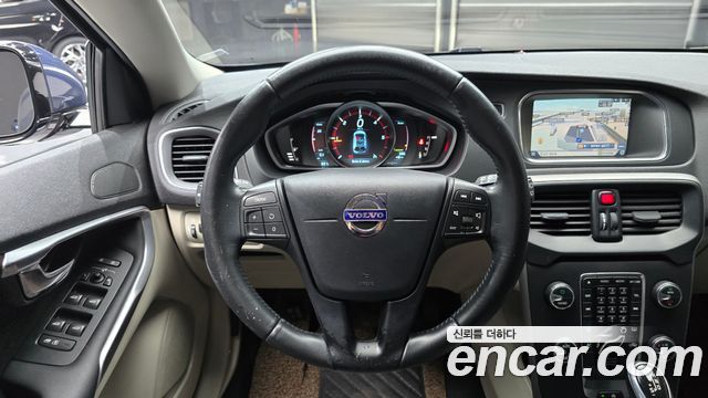 Volvo V40 2014 — photo 13