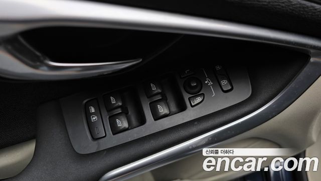 Volvo V40 2014 — photo 17
