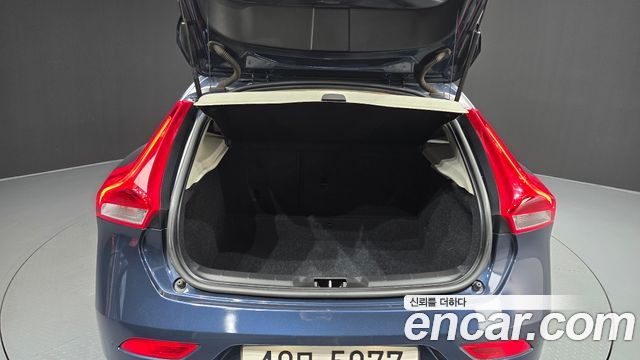 Volvo V40 2014 — photo 20