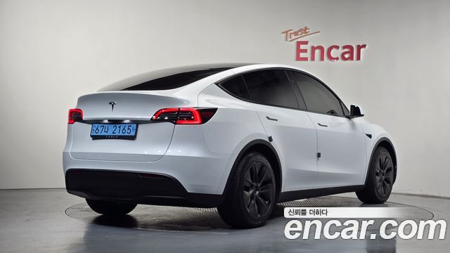 Tesla Model Y 2024 — photo 2
