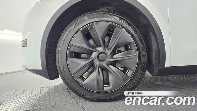 Tesla Model Y 2024 — photo 5