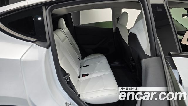 Tesla Model Y 2024 — photo 17