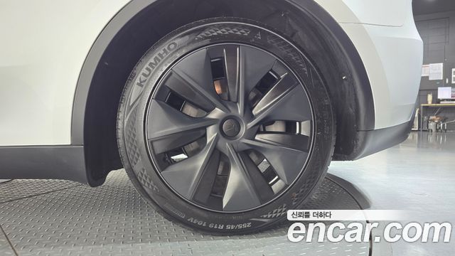 Tesla Model Y 2024 — photo 7