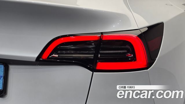 Tesla Model Y 2024 — photo 9