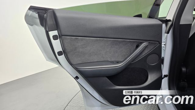 Tesla Model Y 2024 — photo 15