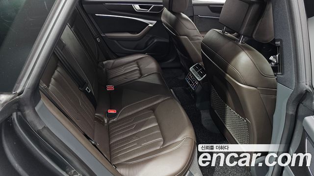 Audi A7 2021 — photo 18