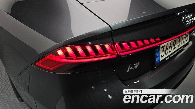 Audi A7 2021 — photo 9