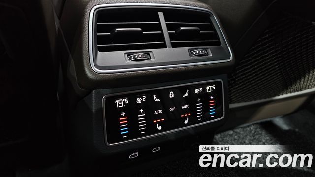 Audi A7 2021 — photo 30