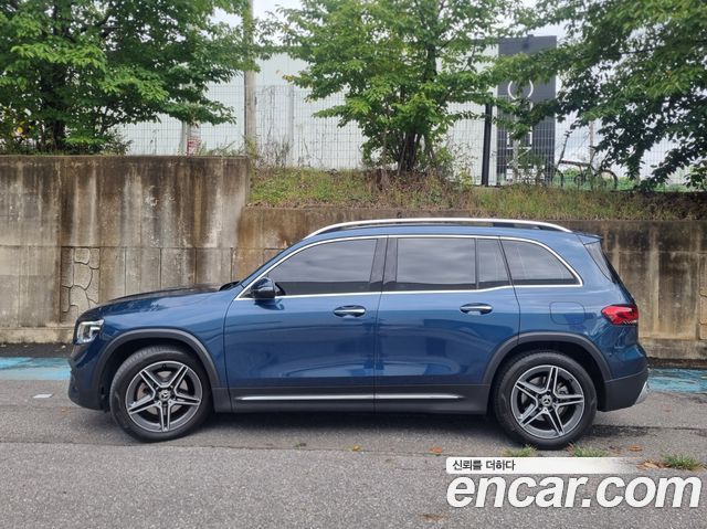 Mercedes-Benz GLB-Class 2023 — photo 3