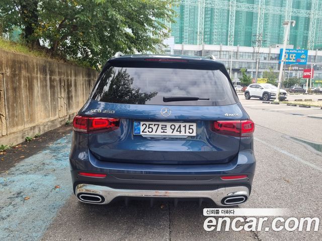 Mercedes-Benz GLB-Class 2023 — photo 4