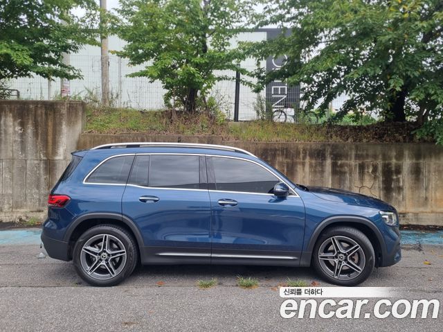 Mercedes-Benz GLB-Class 2023 — photo 6