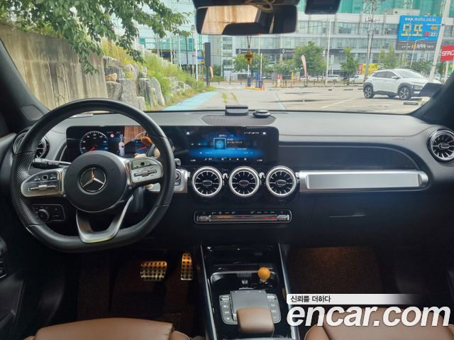 Mercedes-Benz GLB-Class 2023 — photo 8