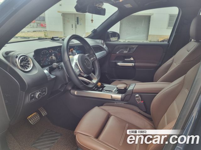 Mercedes-Benz GLB-Class 2023 — photo 9