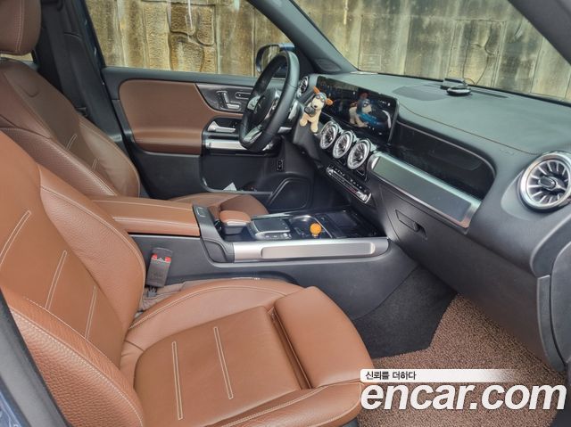 Mercedes-Benz GLB-Class 2023 — photo 10