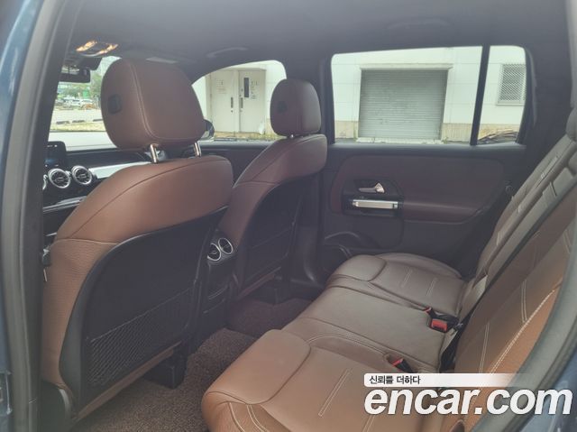 Mercedes-Benz GLB-Class 2023 — photo 11