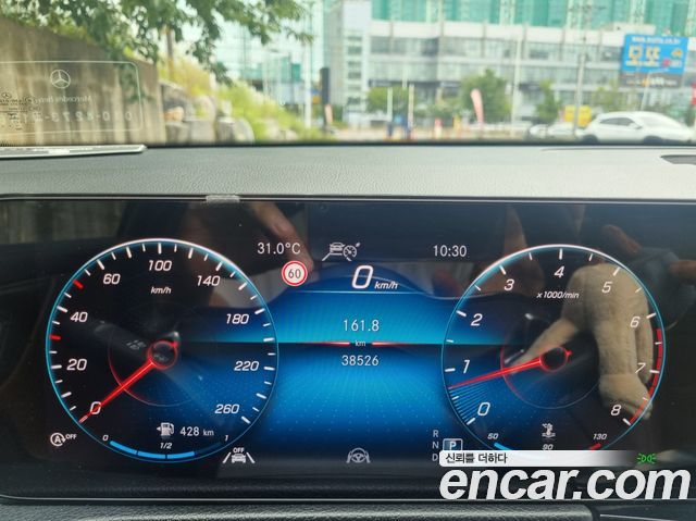 Mercedes-Benz GLB-Class 2023 — photo 14