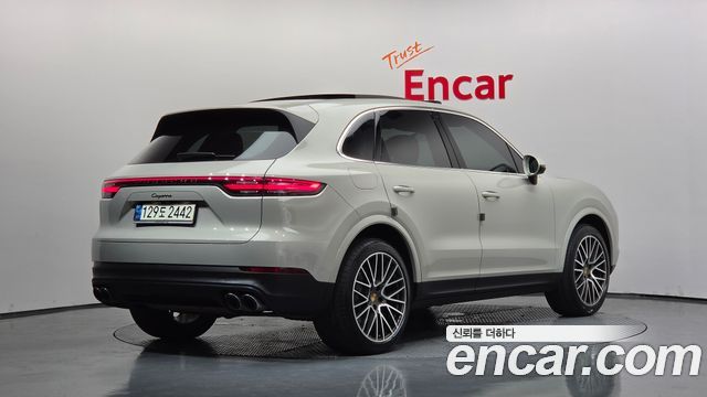 Porsche Cayenne 2021 — photo 2