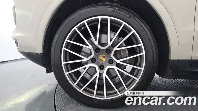 Porsche Cayenne 2021 — photo 5