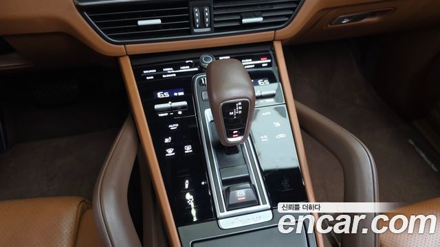 Porsche Cayenne 2021 — photo 12