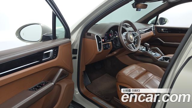 Porsche Cayenne 2021 — photo 13