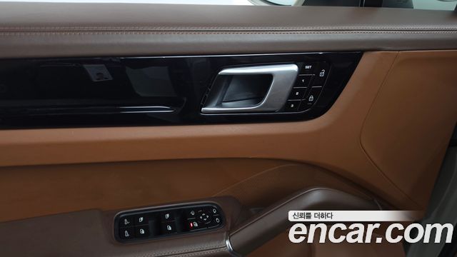 Porsche Cayenne 2021 — photo 25