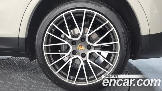 Porsche Cayenne 2021 — photo 7