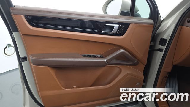 Porsche Cayenne 2021 — photo 14