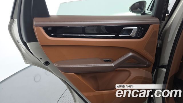 Porsche Cayenne 2021 — photo 15