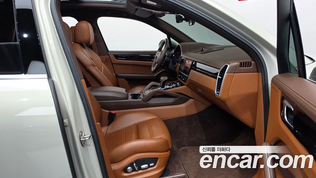 Porsche Cayenne 2021 — photo 16