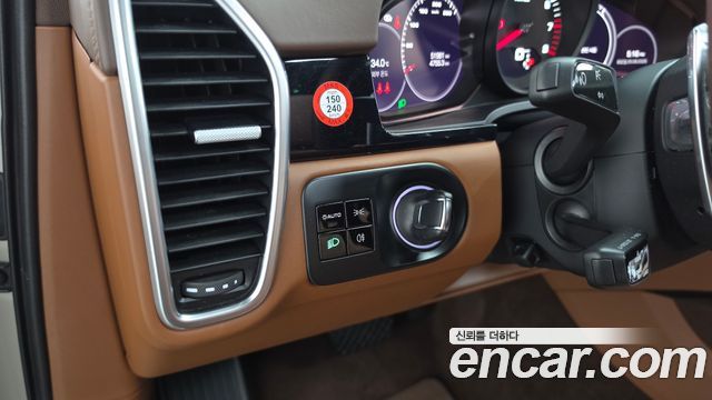 Porsche Cayenne 2021 — photo 27