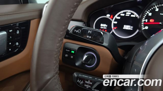 Porsche Cayenne 2021 — photo 29