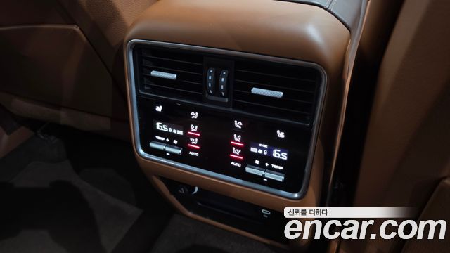 Porsche Cayenne 2021 — photo 31