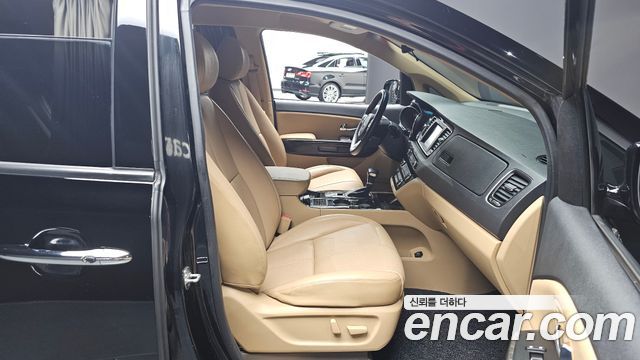 Kia Canival 2020 — photo 12