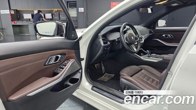 BMW 3-Series 2019 — photo 13