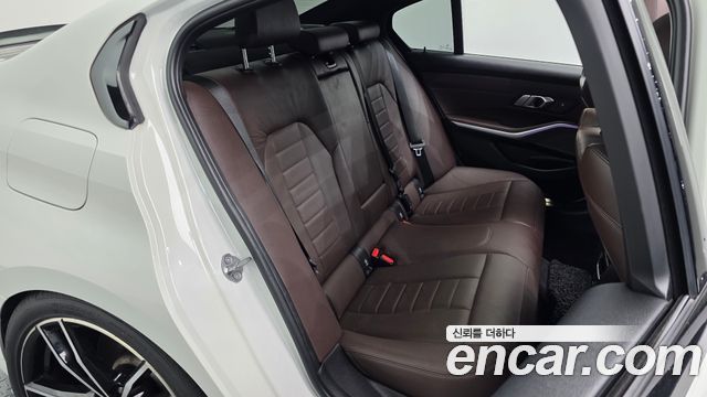 BMW 3-Series 2019 — photo 17