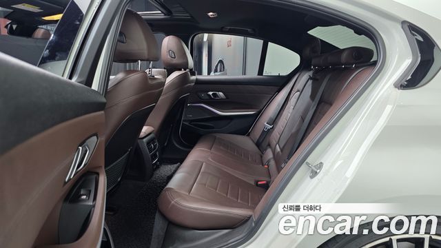 BMW 3-Series 2019 — photo 18