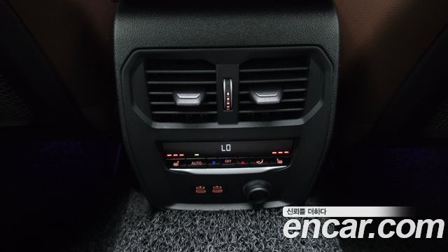 BMW 3-Series 2019 — photo 28
