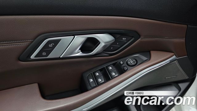 BMW 3-Series 2019 — photo 29