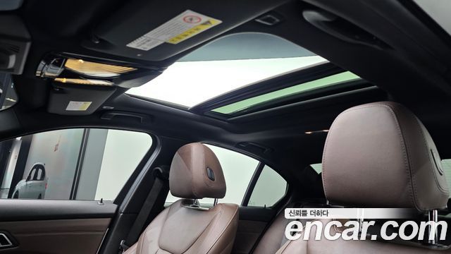 BMW 3-Series 2019 — photo 30