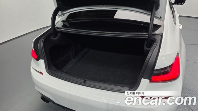 BMW 3-Series 2019 — photo 32