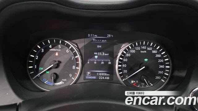 Infiniti Q50 2019 — photo 11
