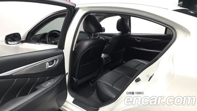 Infiniti Q50 2019 — photo 17