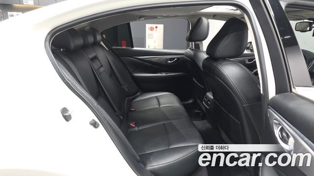 Infiniti Q50 2019 — photo 18