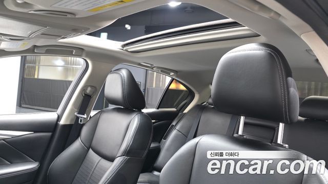 Infiniti Q50 2019 — photo 25