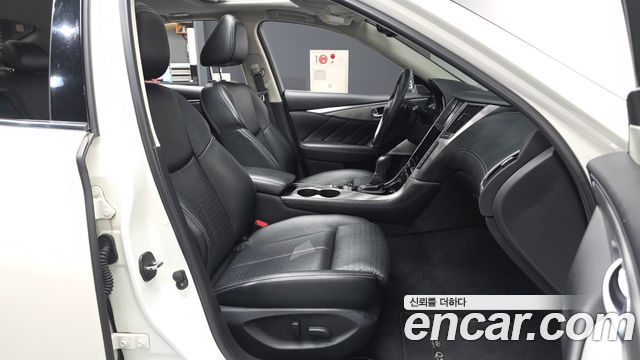 Infiniti Q50 2019 — photo 16