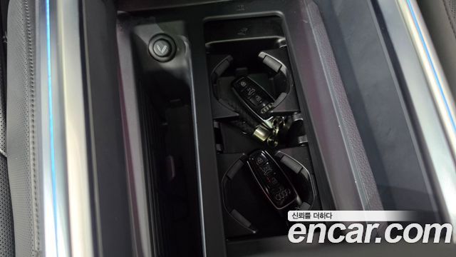 Audi e-tron 2020 — photo 18