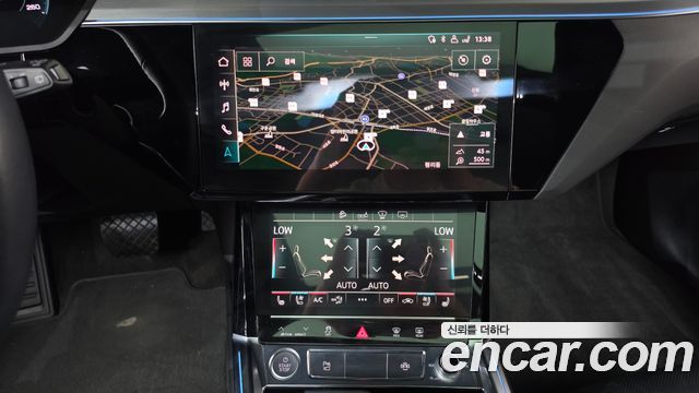 Audi e-tron 2020 — photo 20