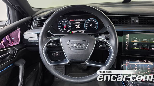 Audi e-tron 2020 — photo 21