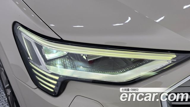 Audi e-tron 2020 — photo 8